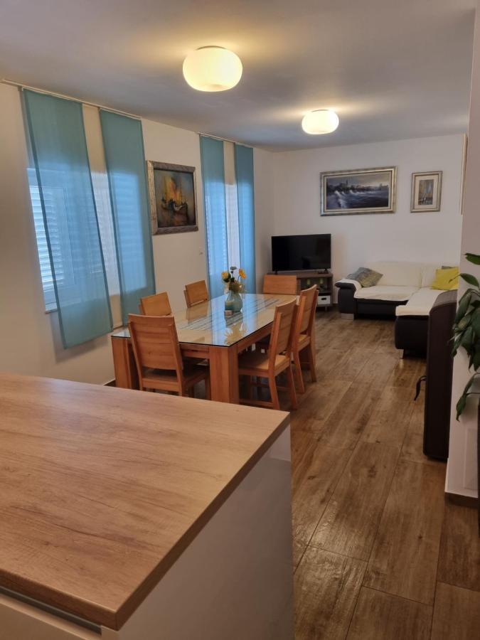 Apartments Jadran Primosten Exterior photo