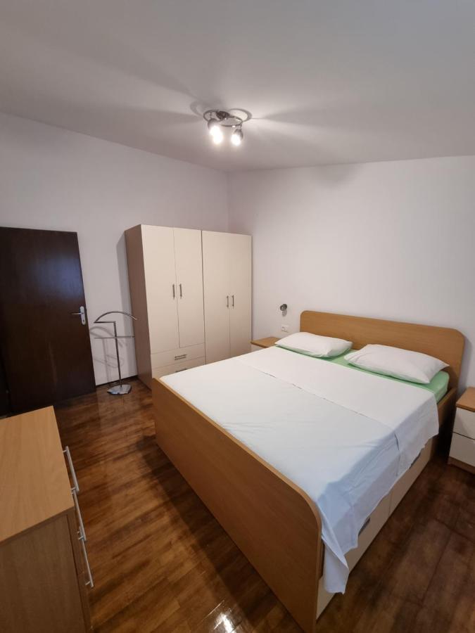 Apartments Jadran Primosten Exterior photo